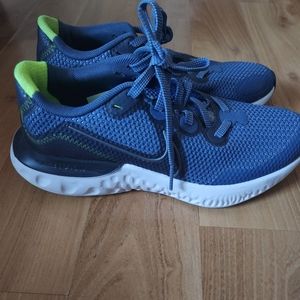 Kids Nike Renew sneakers
